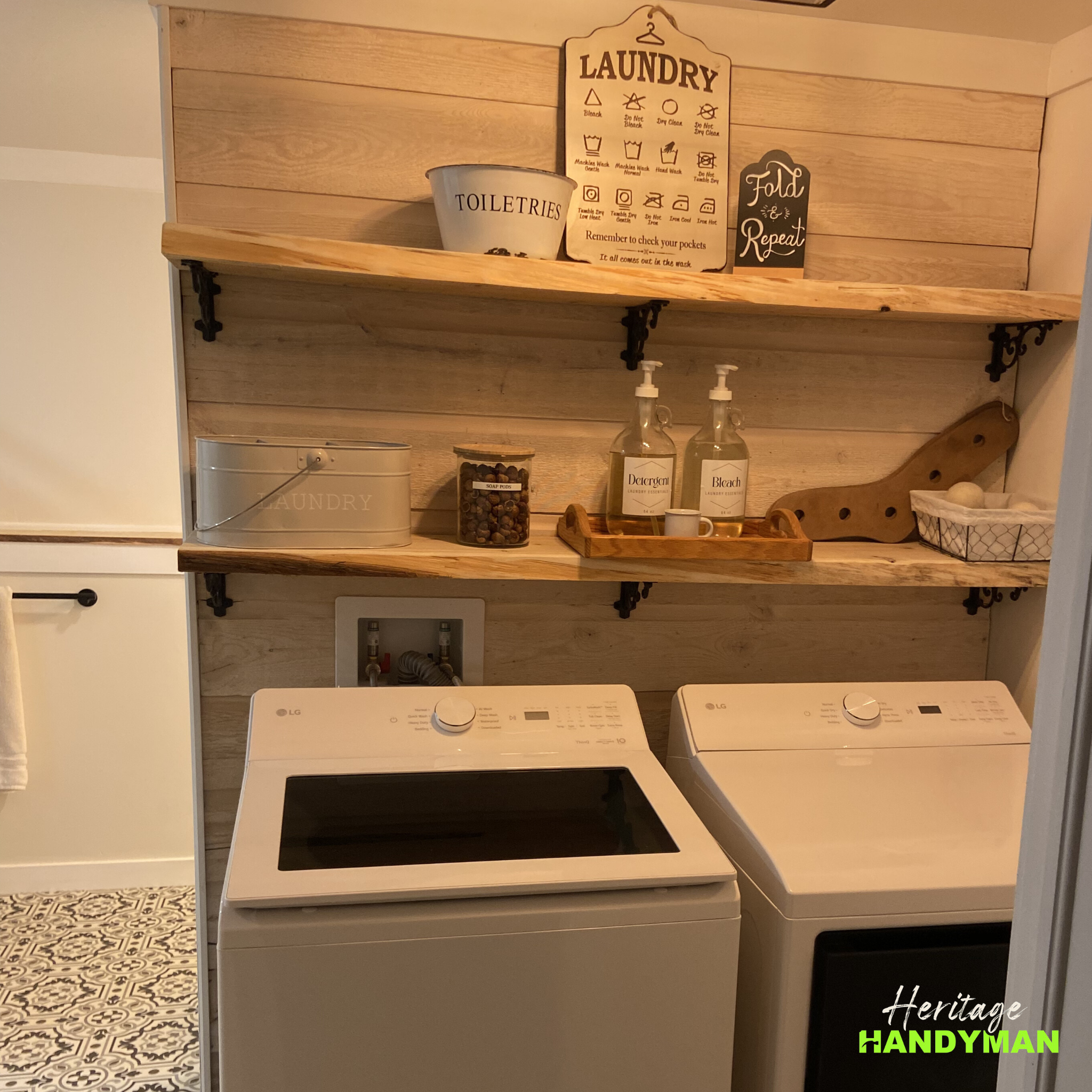 Bathroom before renovation 5