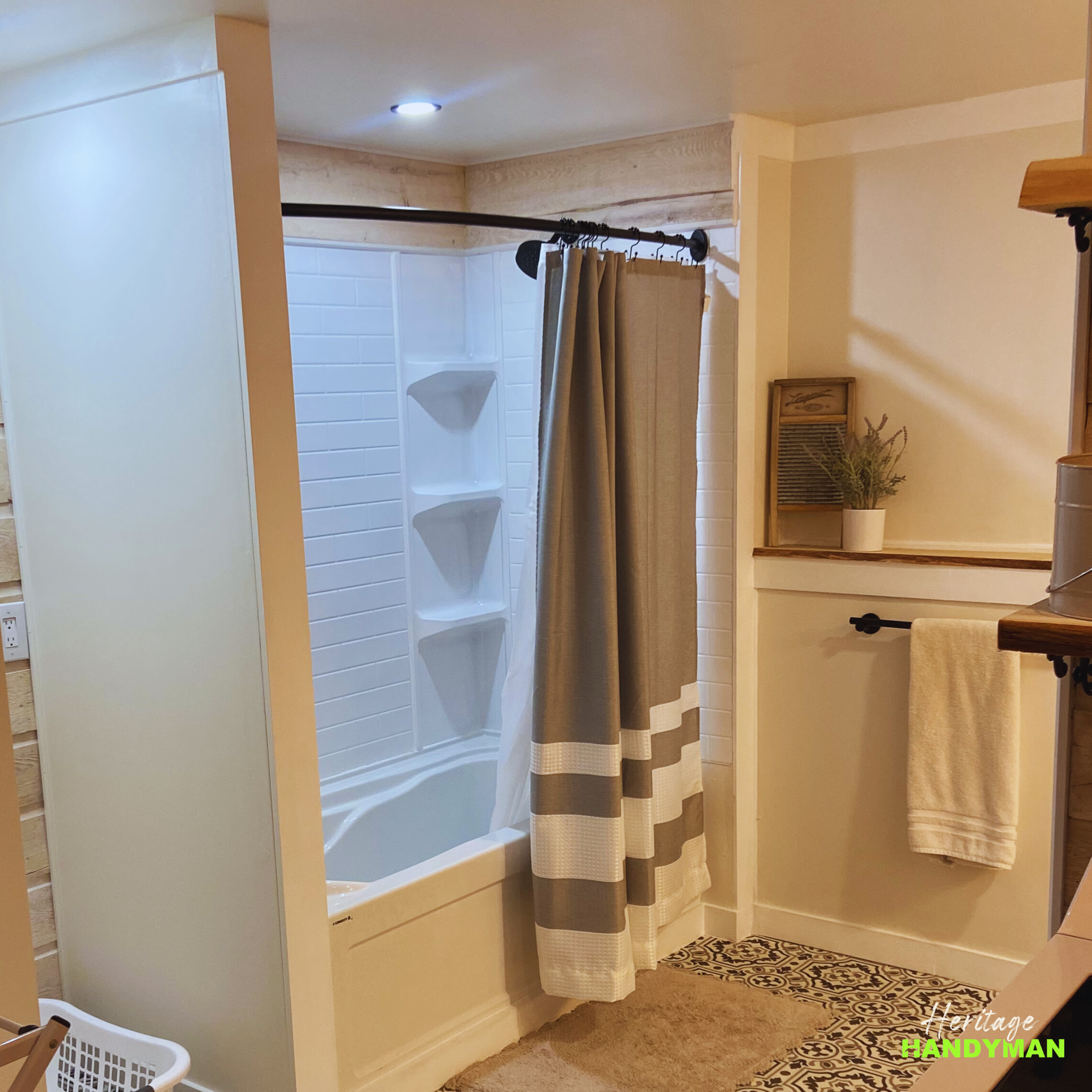 Bathroom before renovation 6