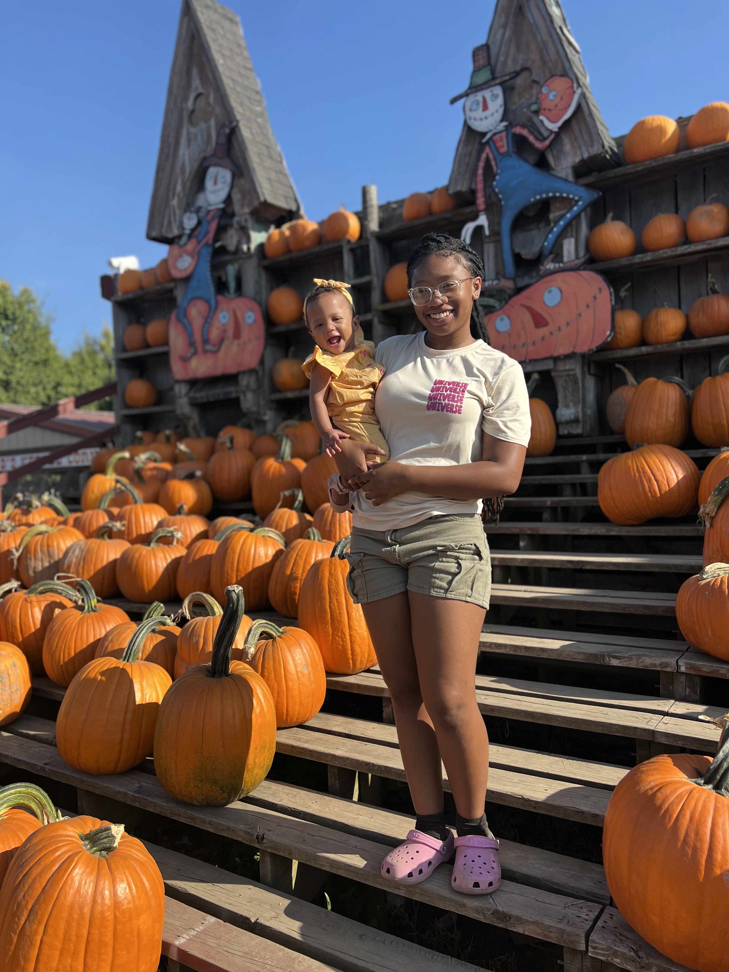 Serenity & Amiliyah enjoying the pumpkin patch