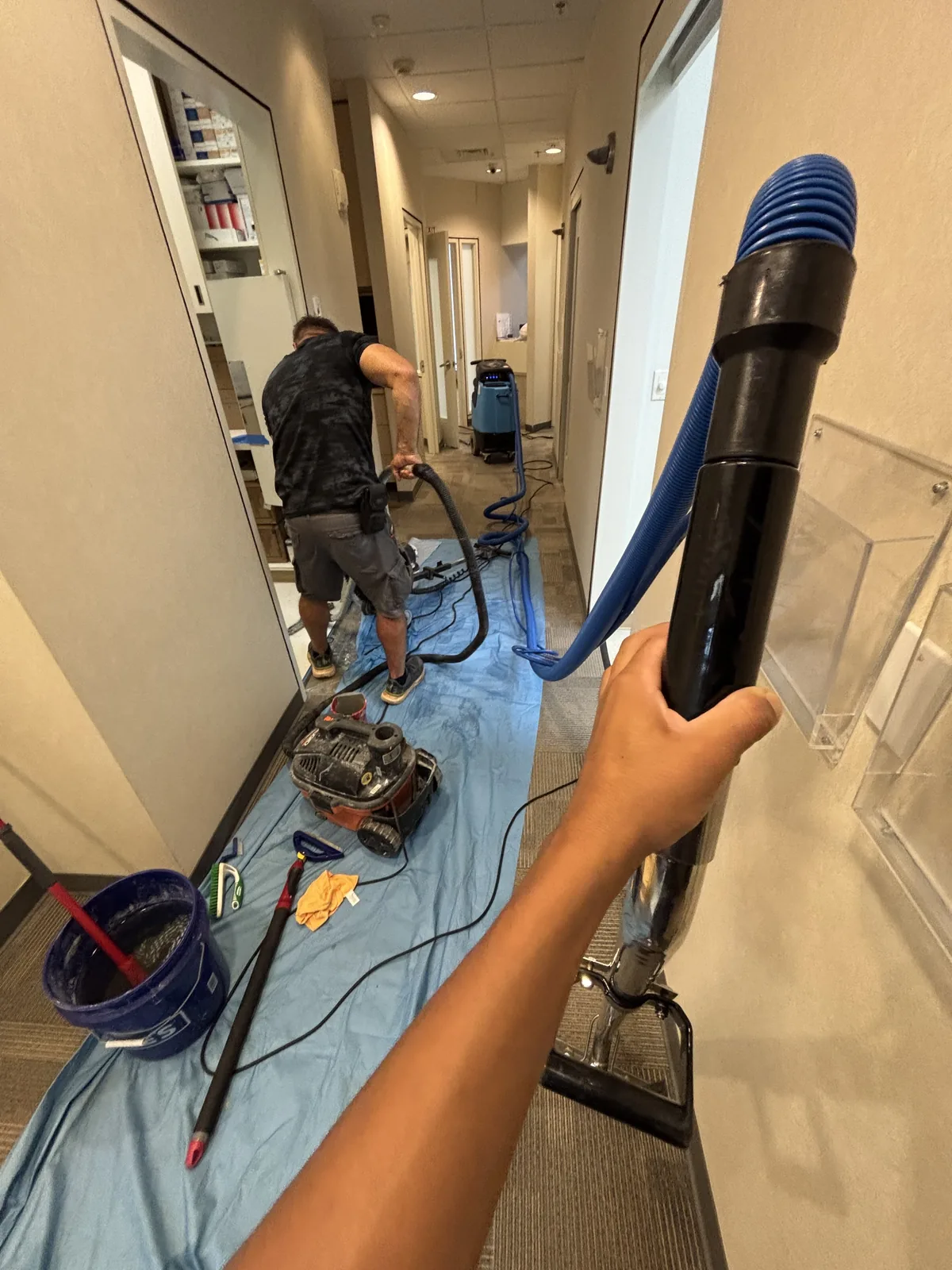 Technician carpet and upholstery cleaning in an Oahu home
