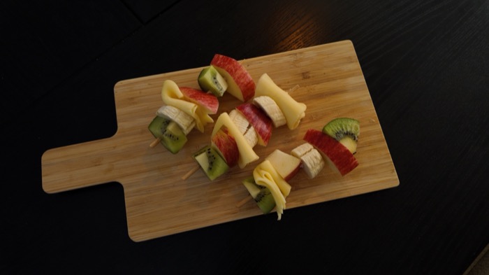 pincho de fruta y queso