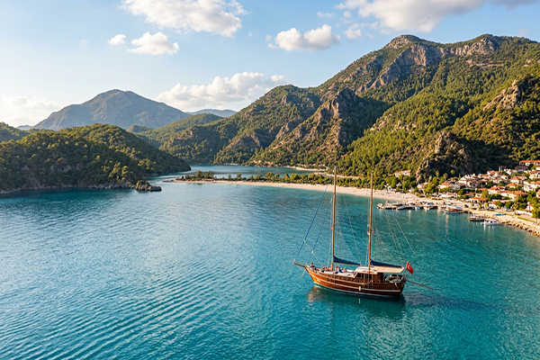 Frühling. Sonne. Beheizte Pools