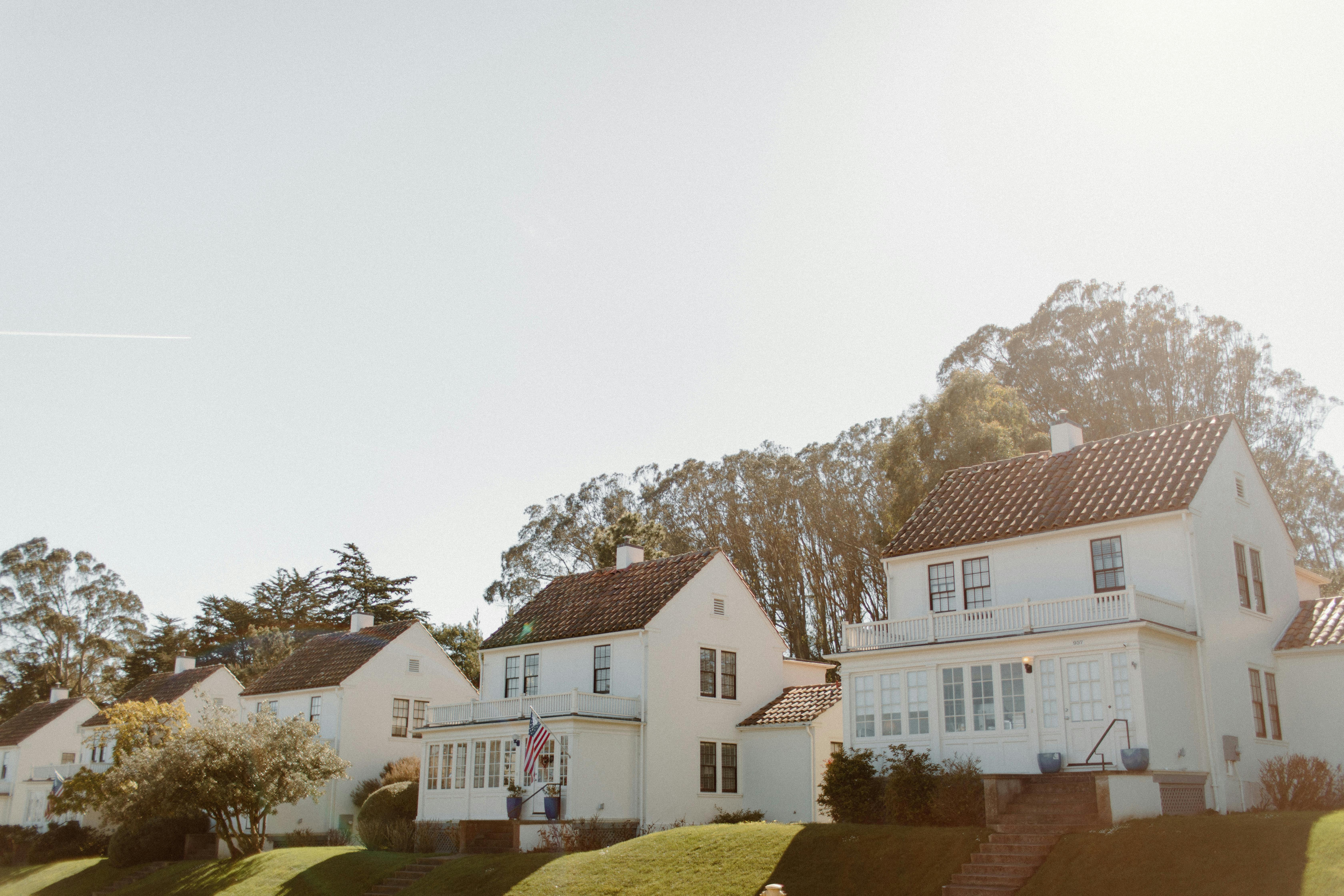 Nini Buys Houses