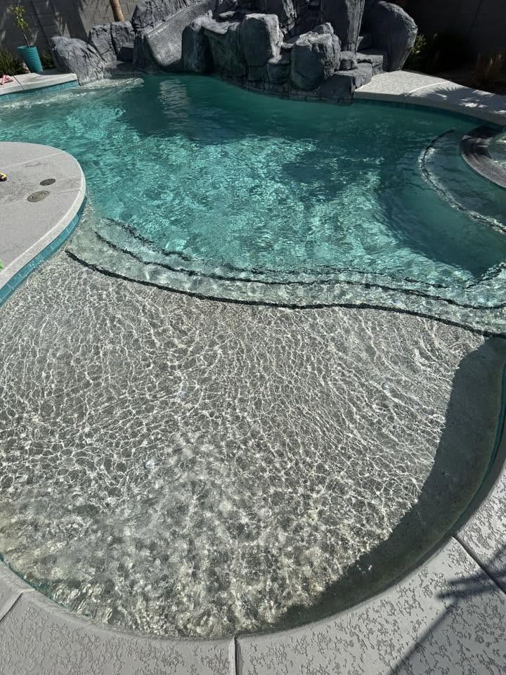 Pool cleaning service in Peoria backyard pool