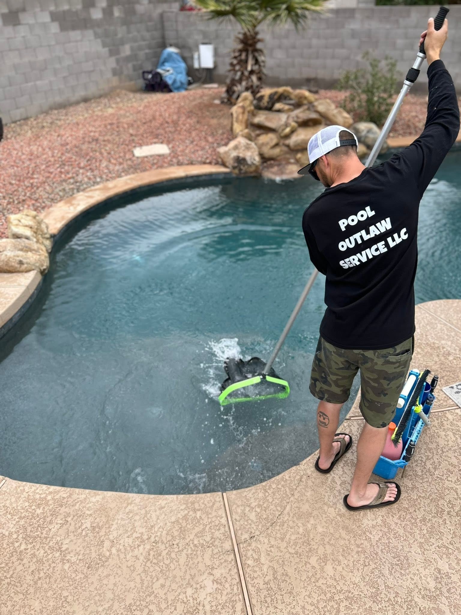 Pool cleaning service in Glendale AZ backyard pool