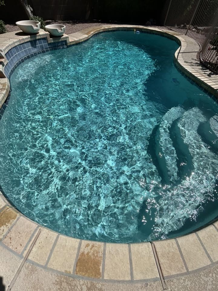 Pool cleaning service in Cave Creek AZ backyard pool