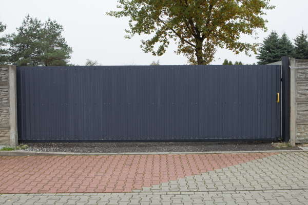 Clean metal fence after fence pressure washing service