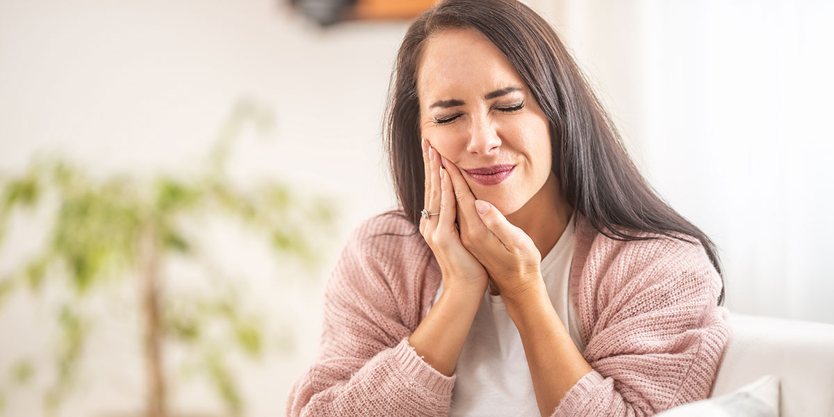 Woman with tooth pain