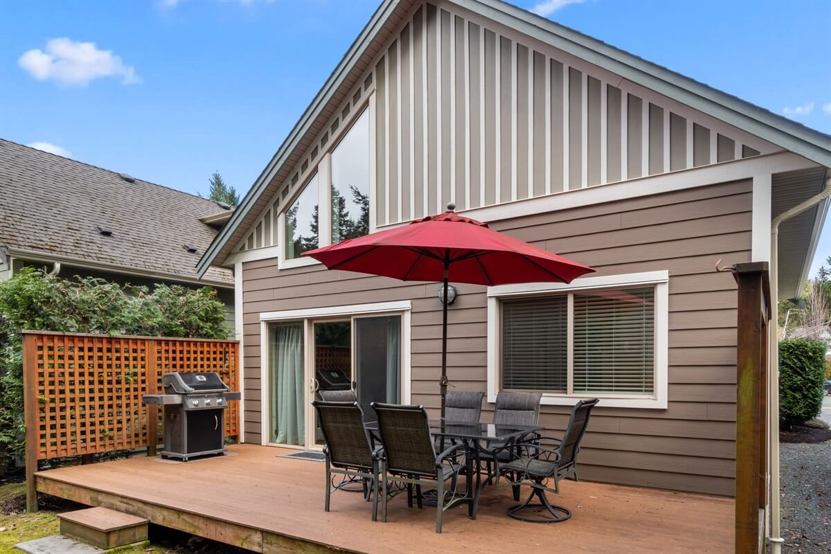 Stone's Throw — exterior