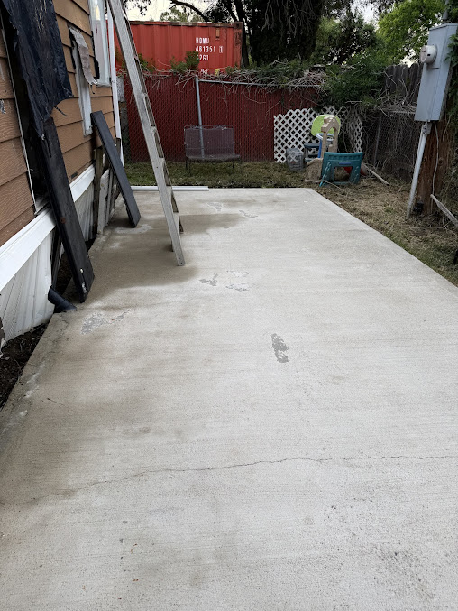 Concrete walkway cleaning results in Modesto CA