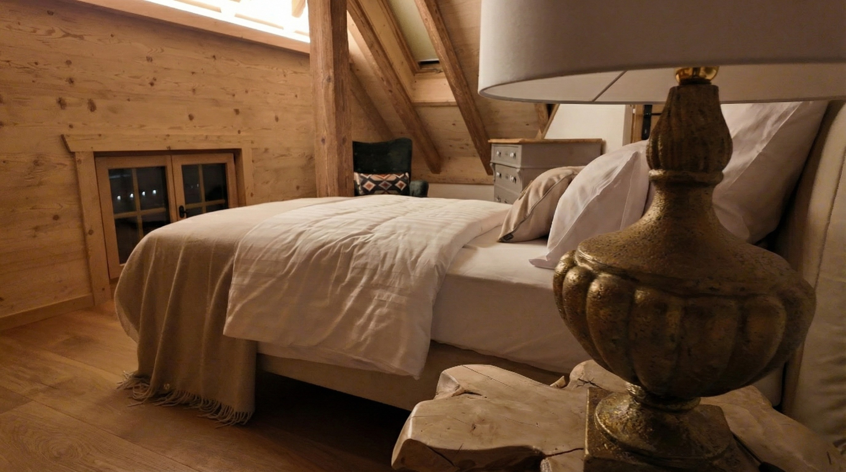 Black Cockatoo Lodge Logo