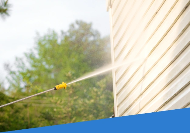 Pressure washing house in Whangarei