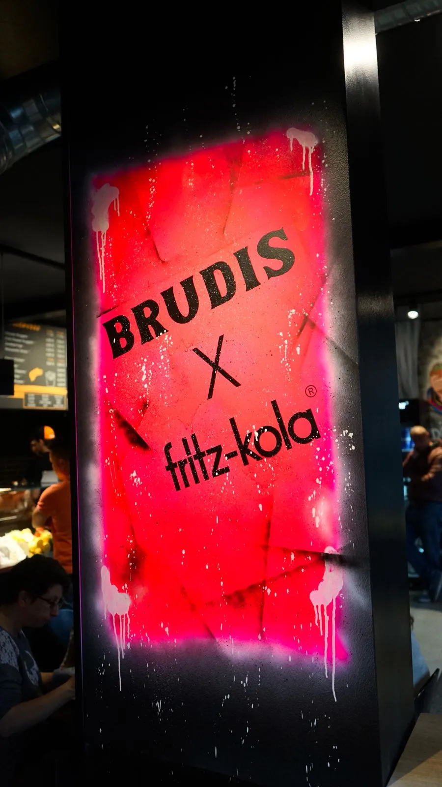 Brudis -Döner und Burger Fritz-kola Kühlschrank