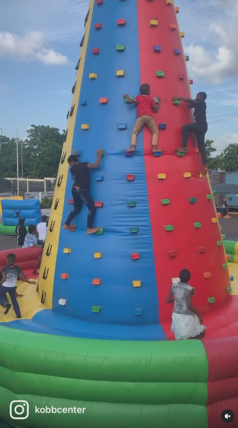4k hyper realistic image A family sits on a blanket eating snacks under a shady tree in the park 4k hyper realistic image A family sits on a blanket eating snacks under a shady tree in the park