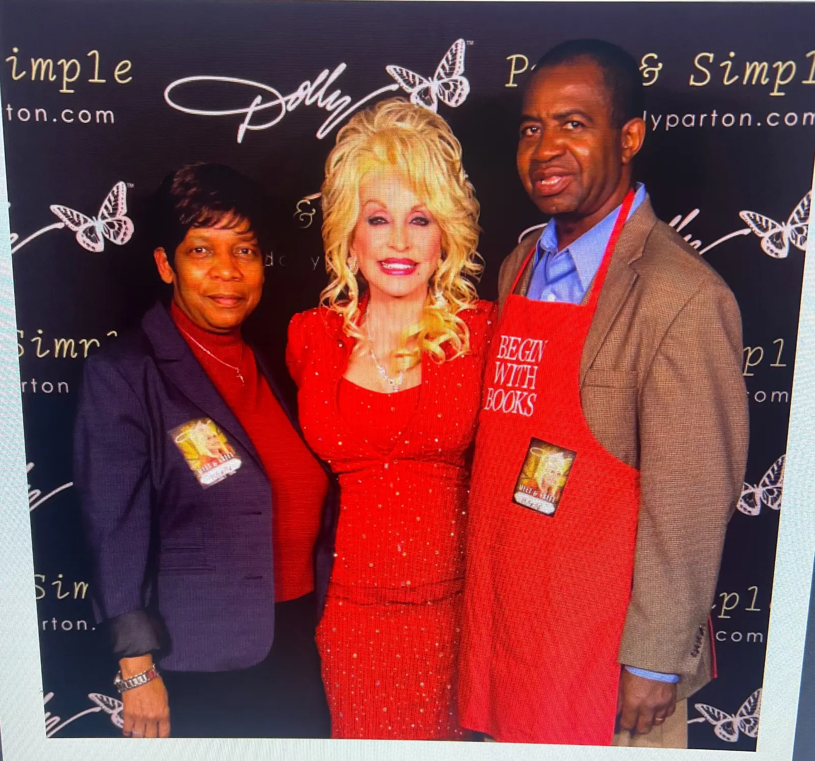 Mabel Elliott-Moultrie, Dolly Parton, and Lee Moultrie together at the North Charleston Coliseum in 2016