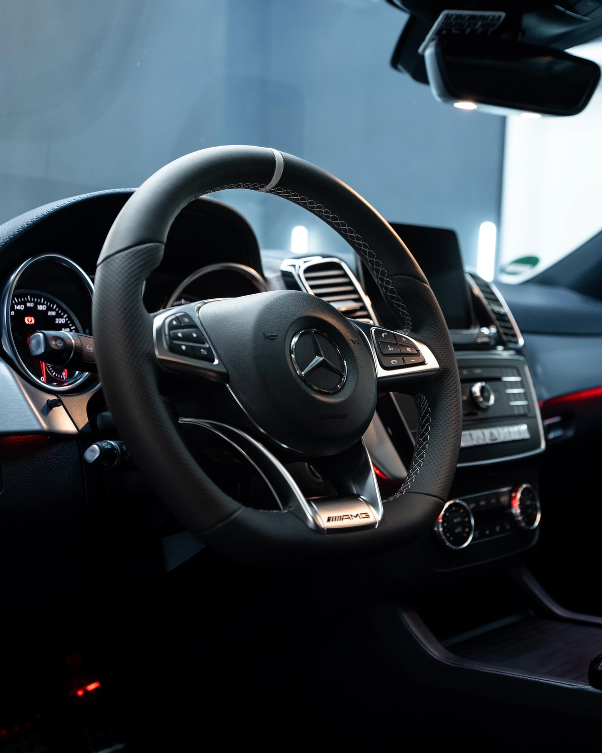 AMG-Lenkrad und Cockpit
