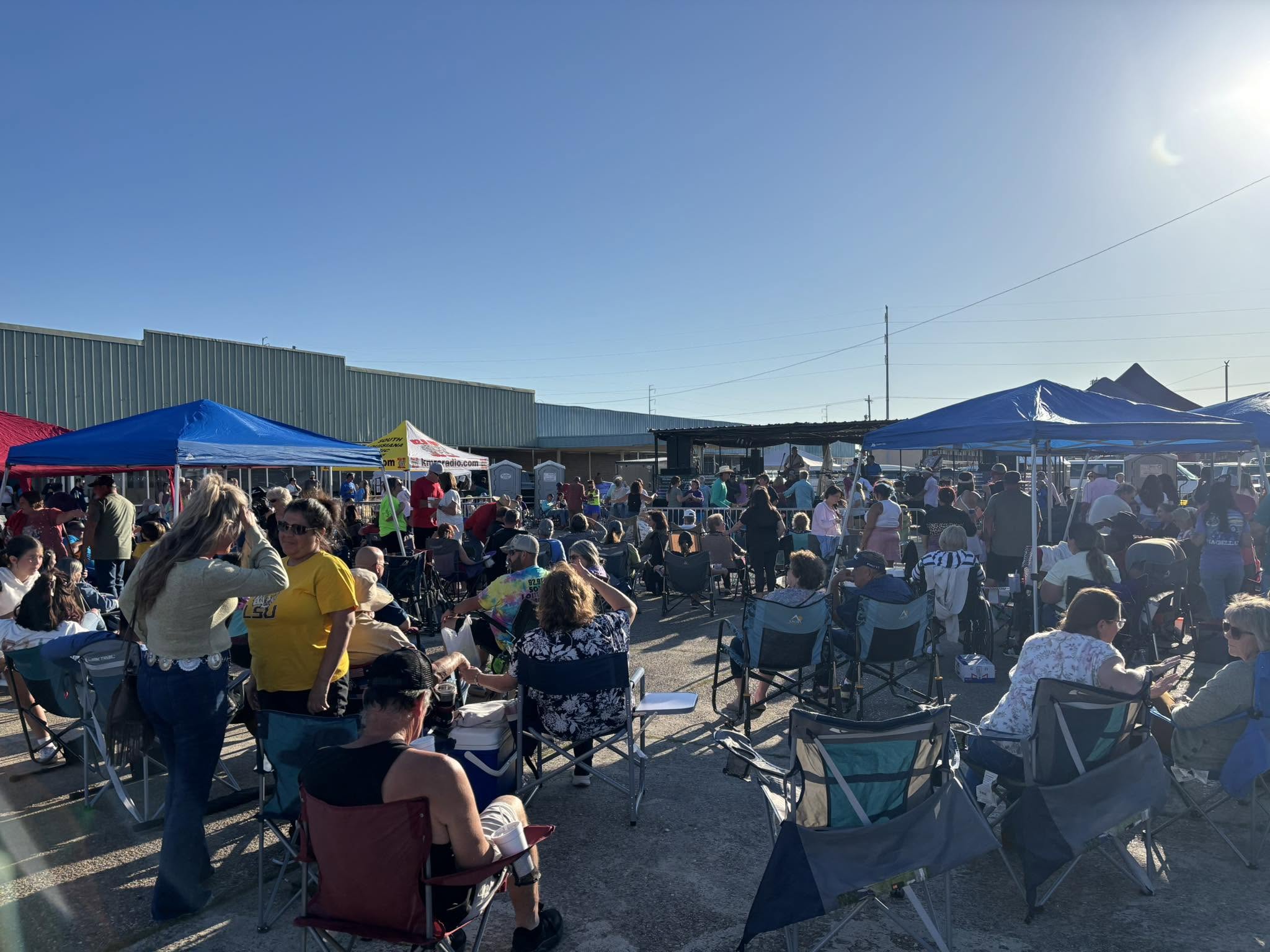 The crowd in camp chairs