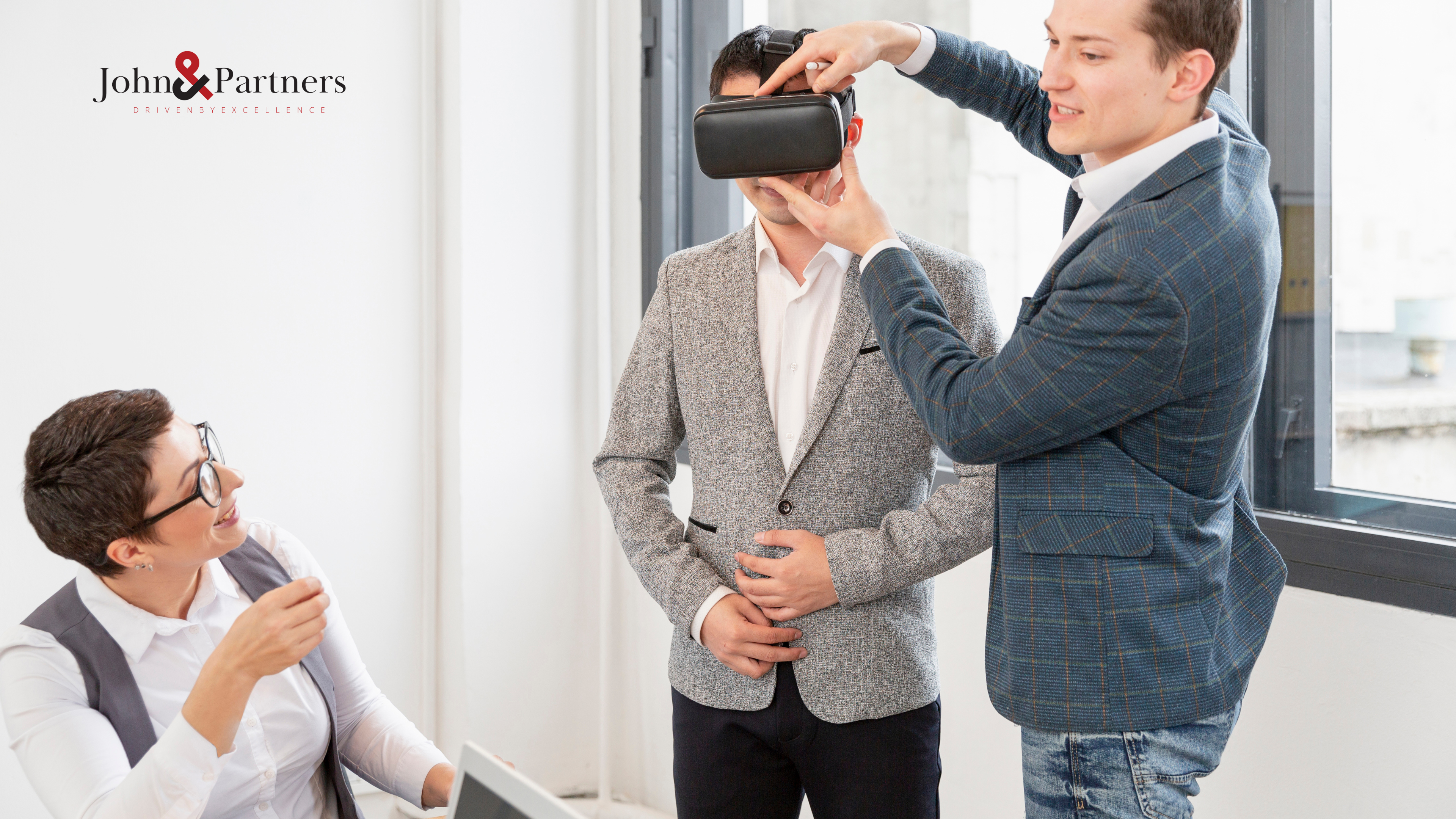 Doanh nghiệp đang đi qua 4 cấp độ trưởng thành AI từ AI Aware đến AI Native