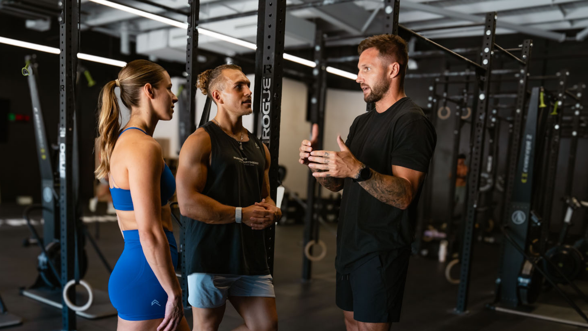 FitPro mentor talking with students