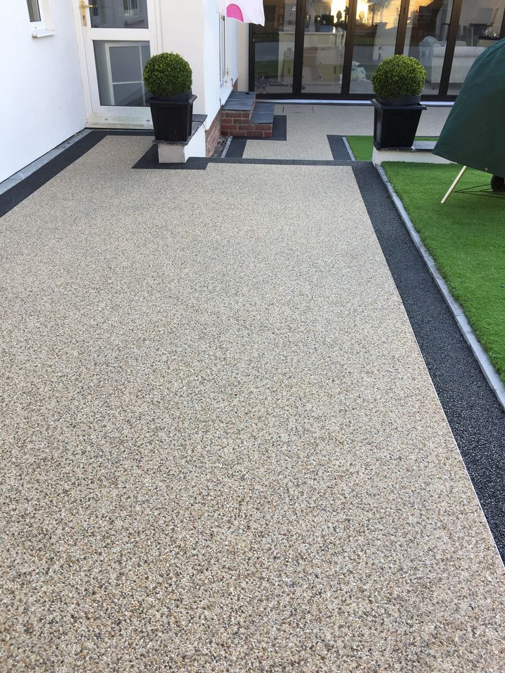 lose-up of decorative flake epoxy floor installed by Evergreen flooring company