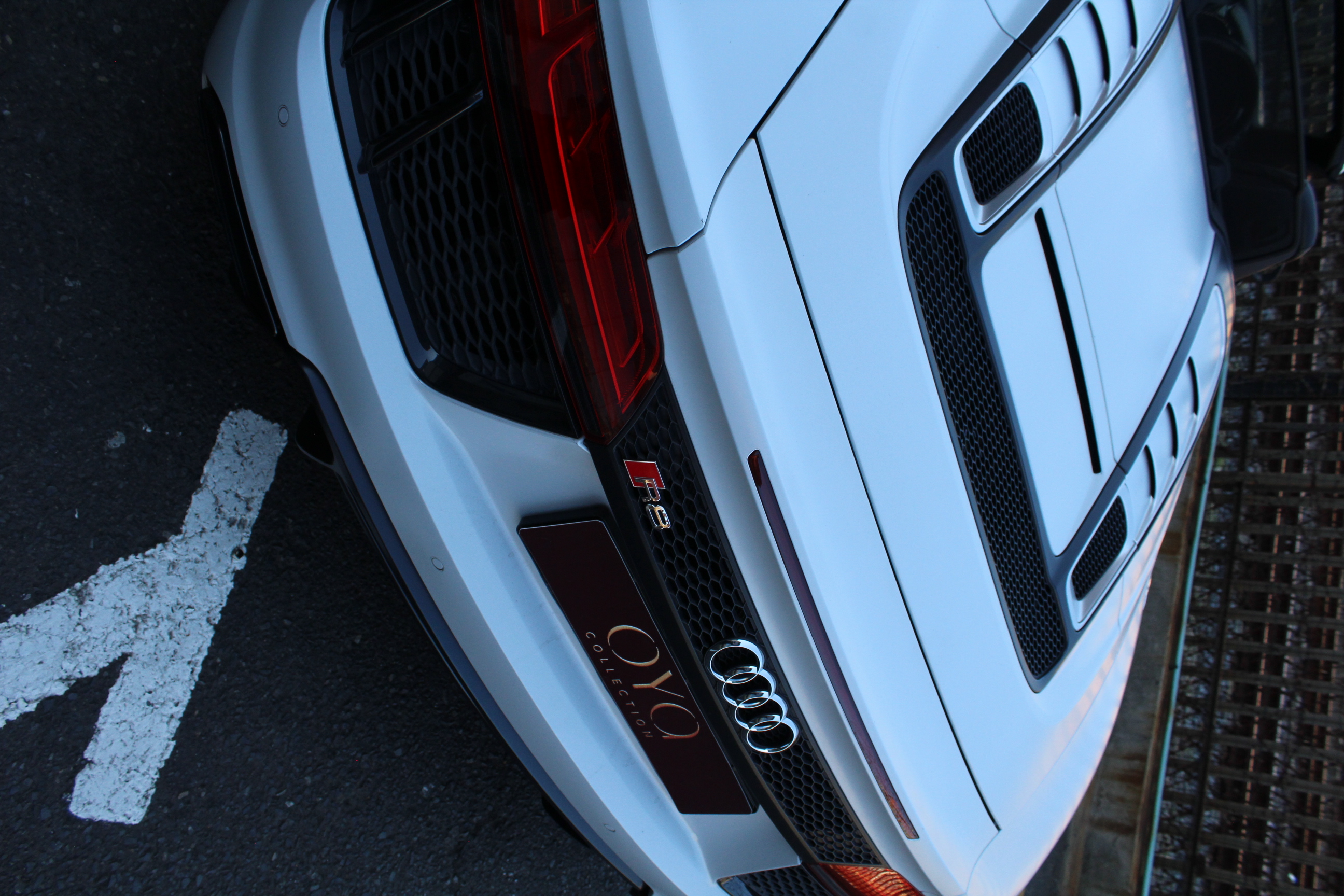 White 2019 Audi R8 Spyder V10 Convertible detail shot.