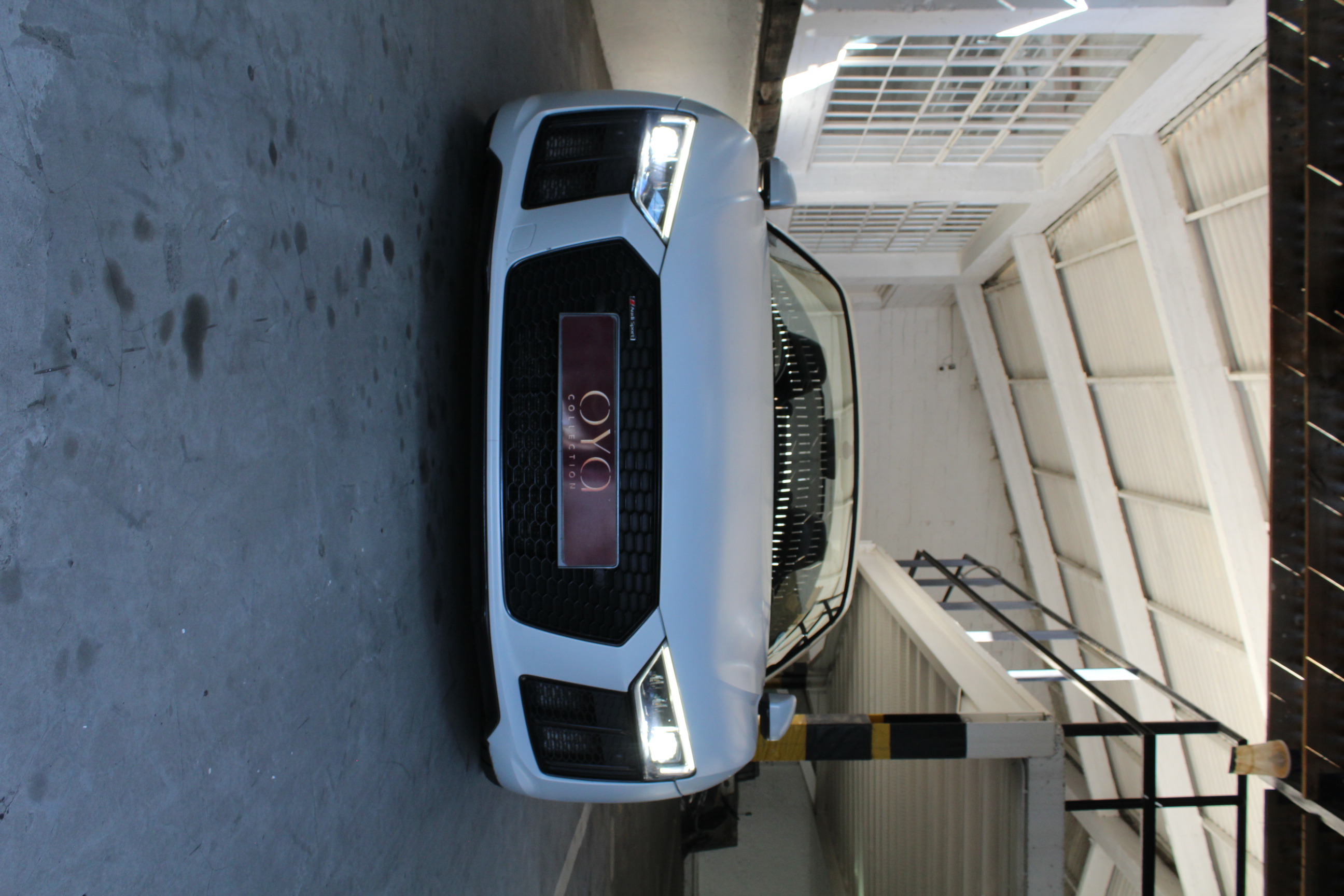 White 2019 Audi R8 Spyder V10 Convertible side view.