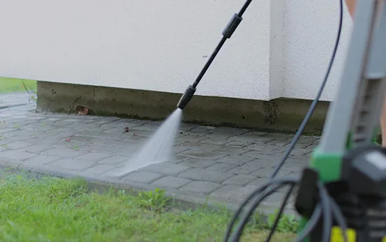 Pressure washing in Kaleen