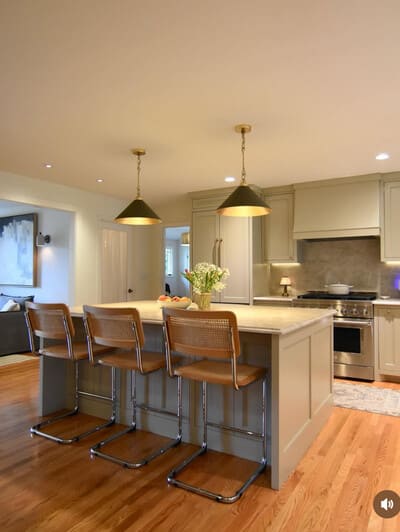 {{ custom_values.service_3 }} in {{custom_values.area_3})