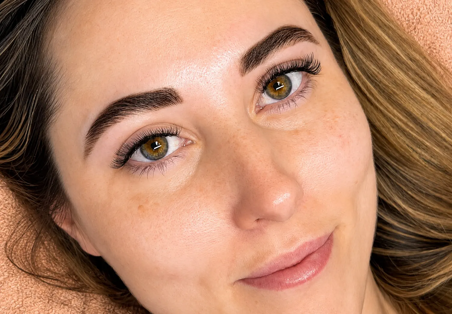 Client wearing Natural but Noticeable lashes