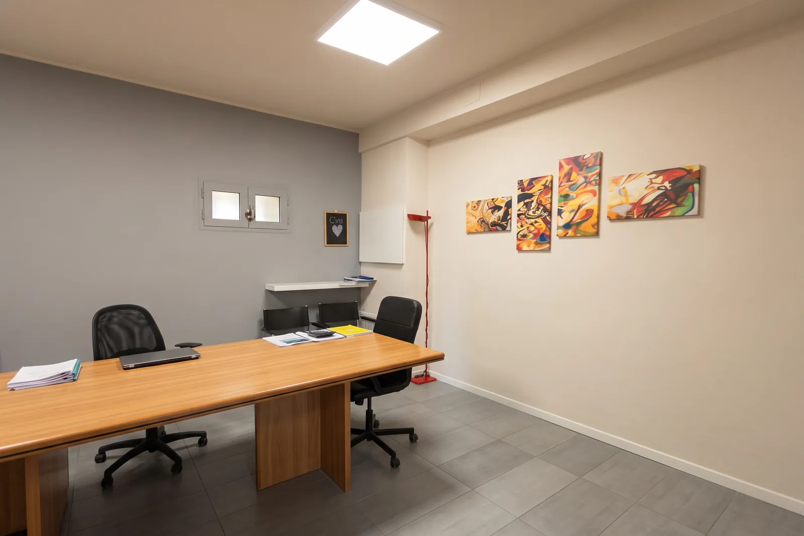 Interno dell'agenzia Fiorese Immobiliare
