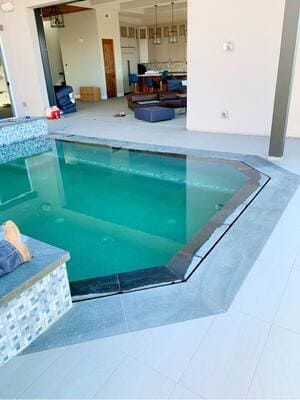 {{ custom_values.service_2 }} in {{custom_values.area_2})