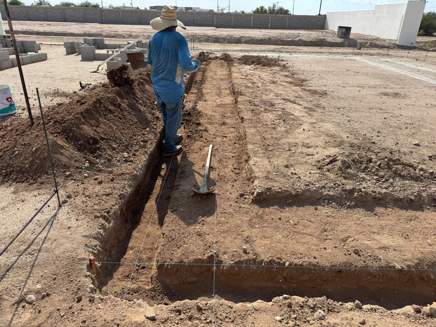 Trazo y nivelación de cimentación en obra, Marbella Residencial