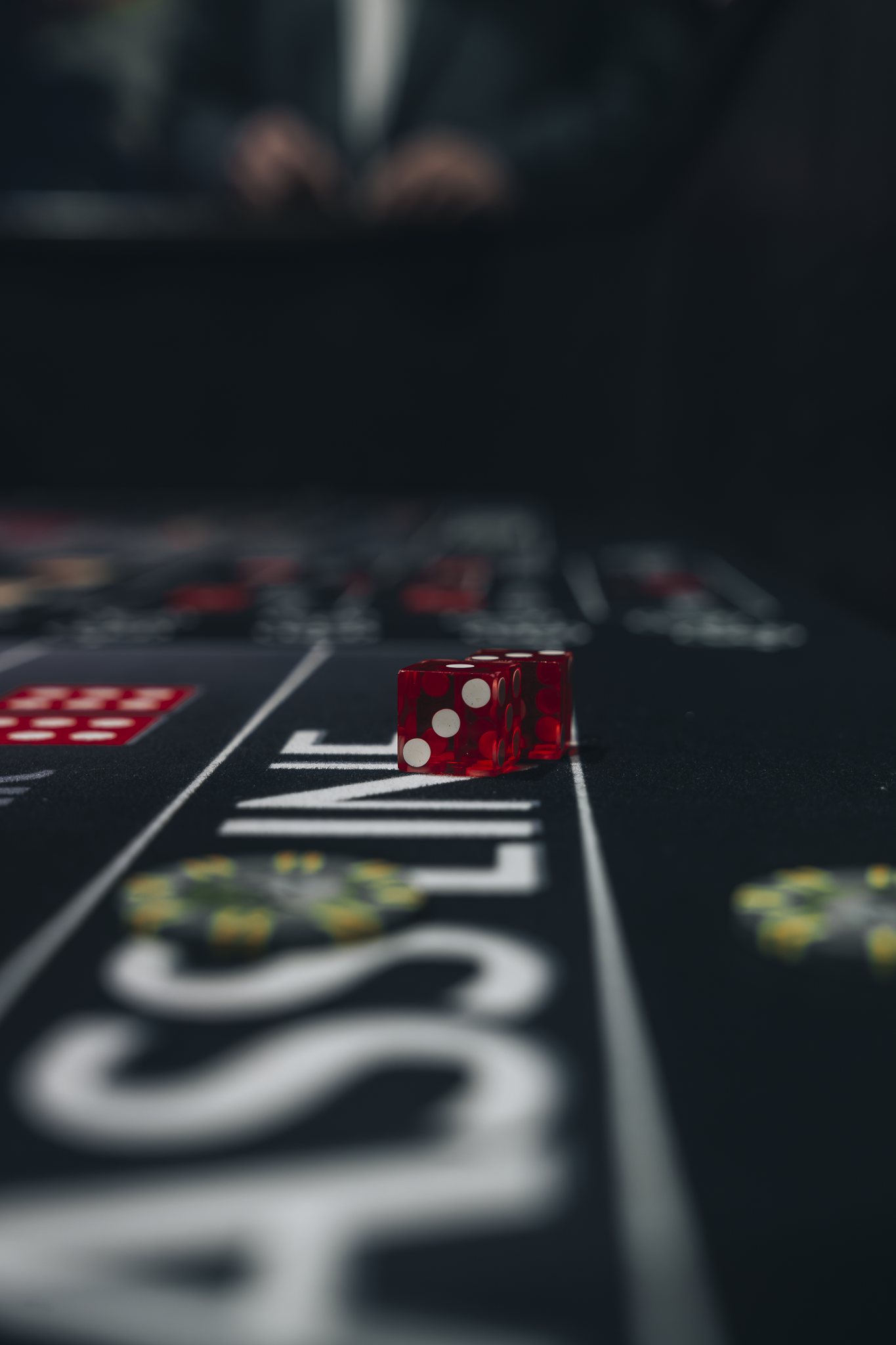 Red dice on casino table illustrating Double E Lifestyle entertainment experiences in Texas.