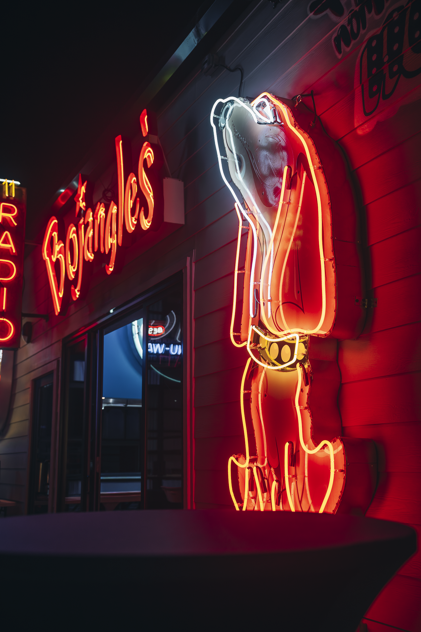Double E Lifestyle venue featuring neon Bojangles sign and illuminated bear design.