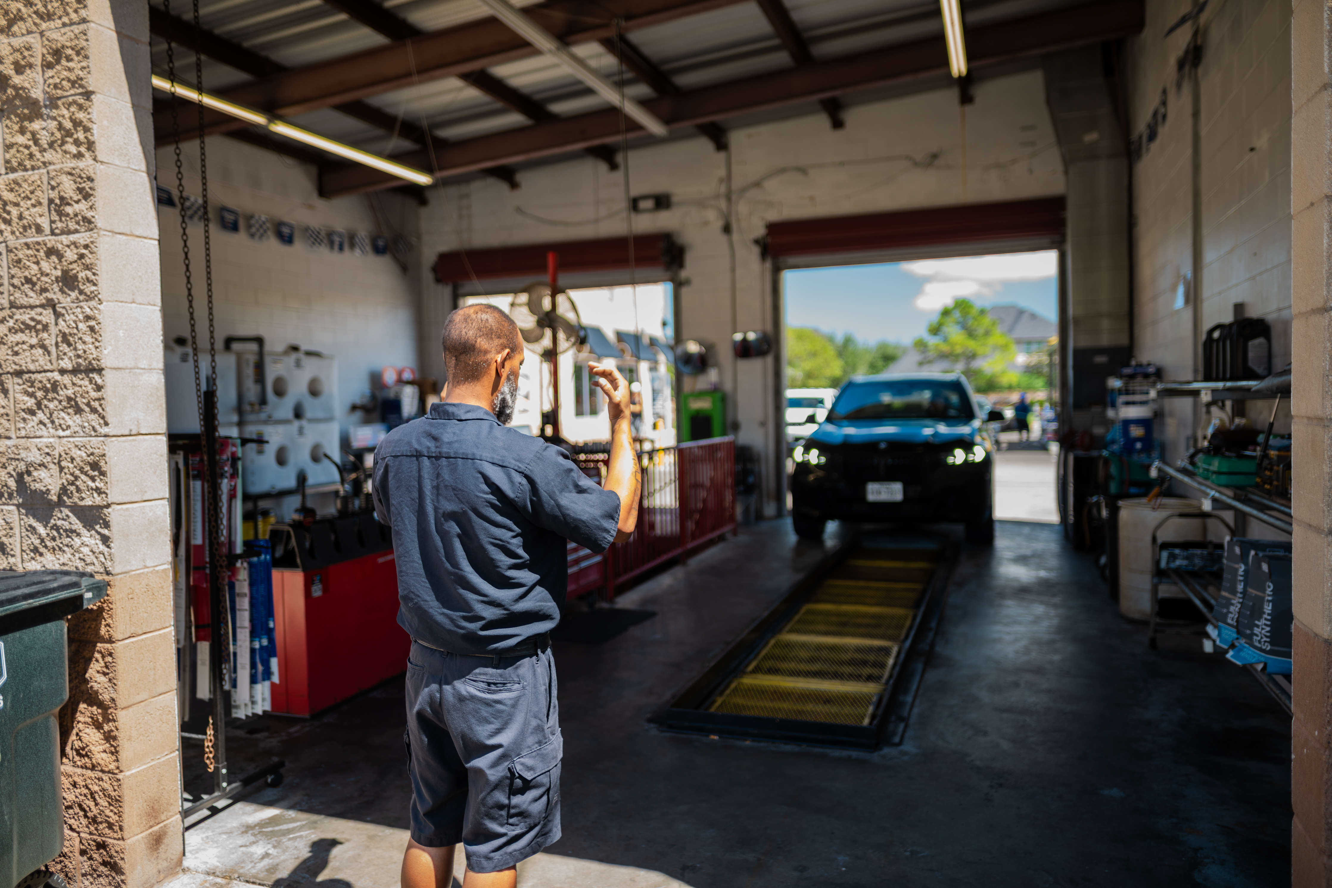 Grand Slam quick lube & oil change service bay in Texas
