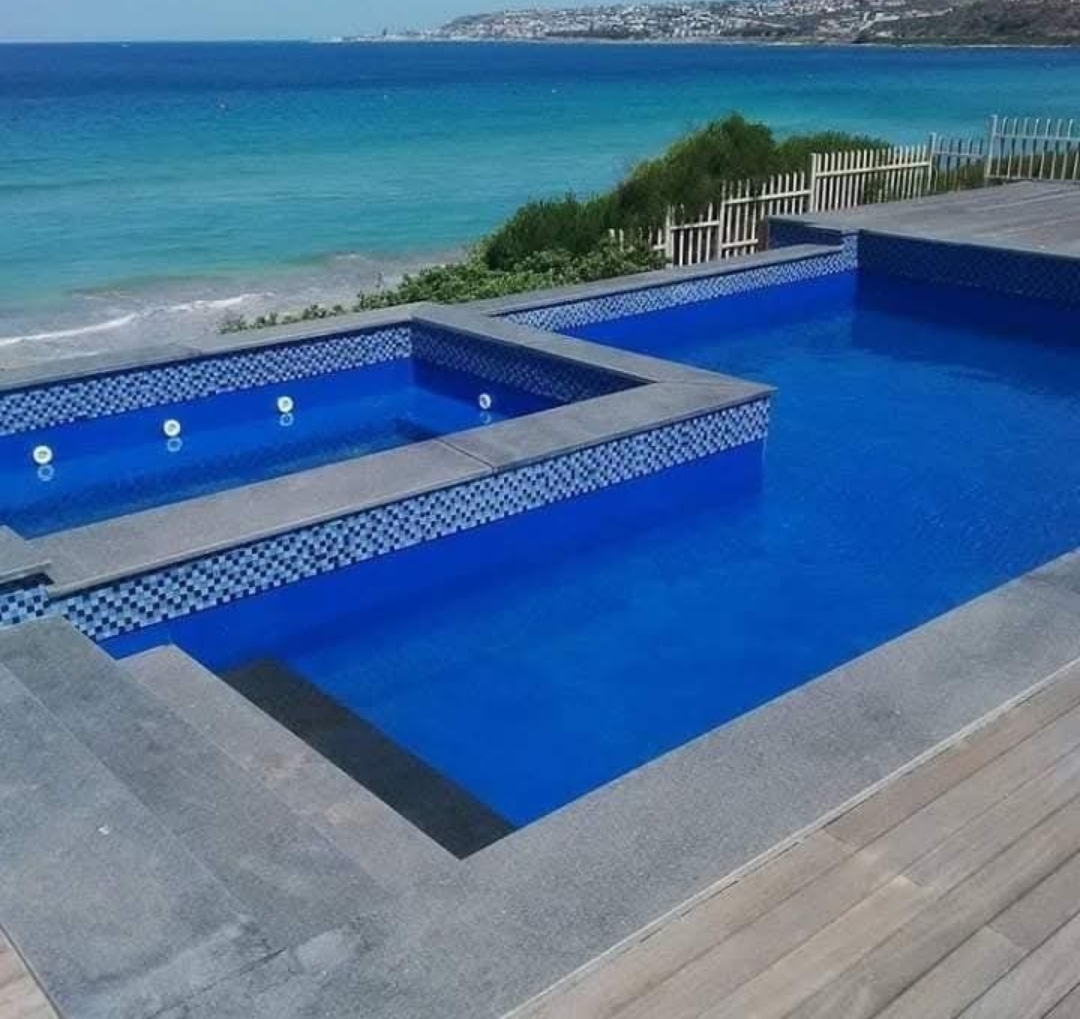 Finished swimming pool and spa project by Outeniqua