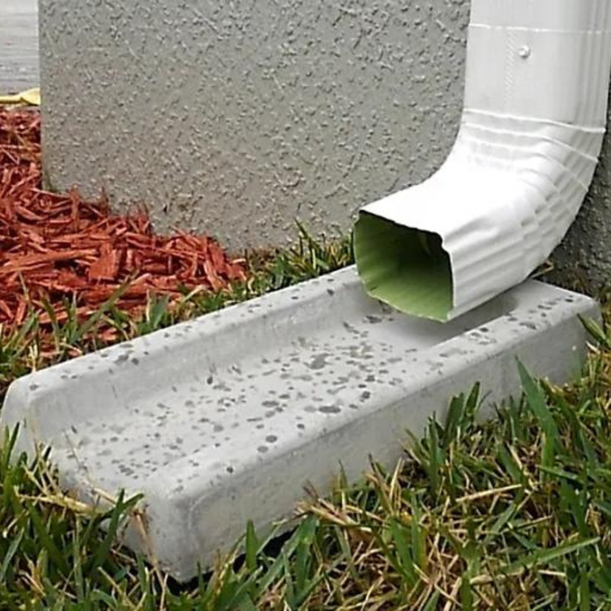 Concrete splash block for downspout drainage