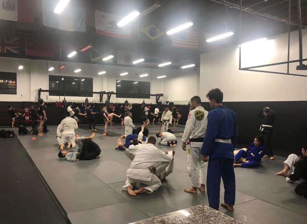 AB MMA class group photo