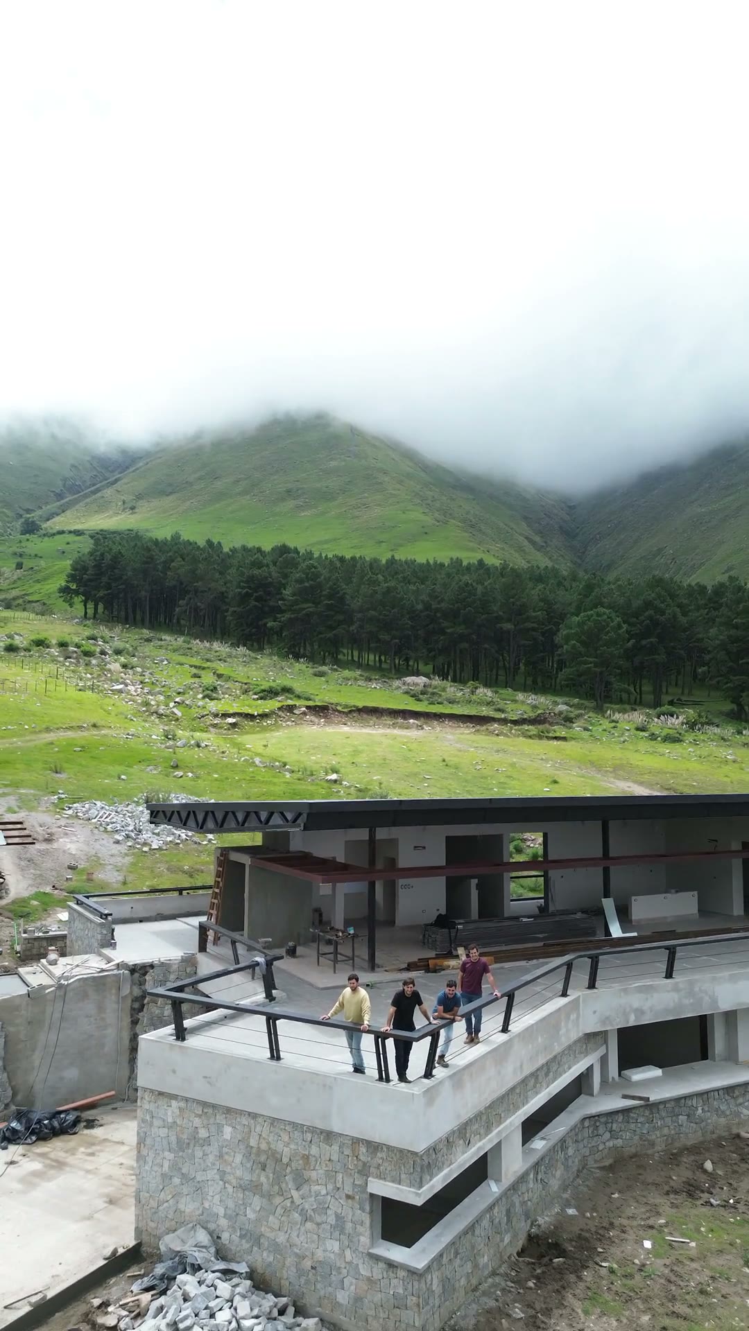 Vivienda premium enclavada en el valle de montaña, en obra avanzada