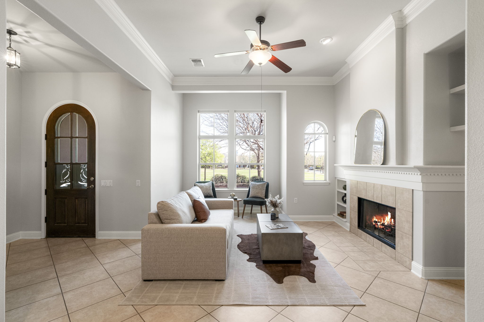 4004 Pinckney St Livingroom