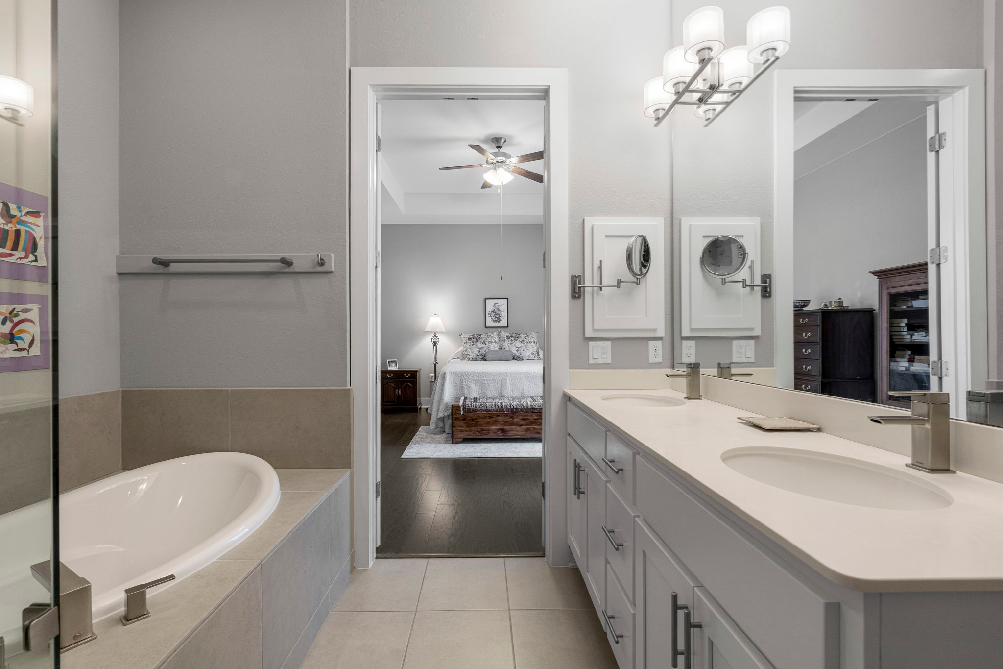 4533 Berkman Drive First-Floor Primary Bathroom