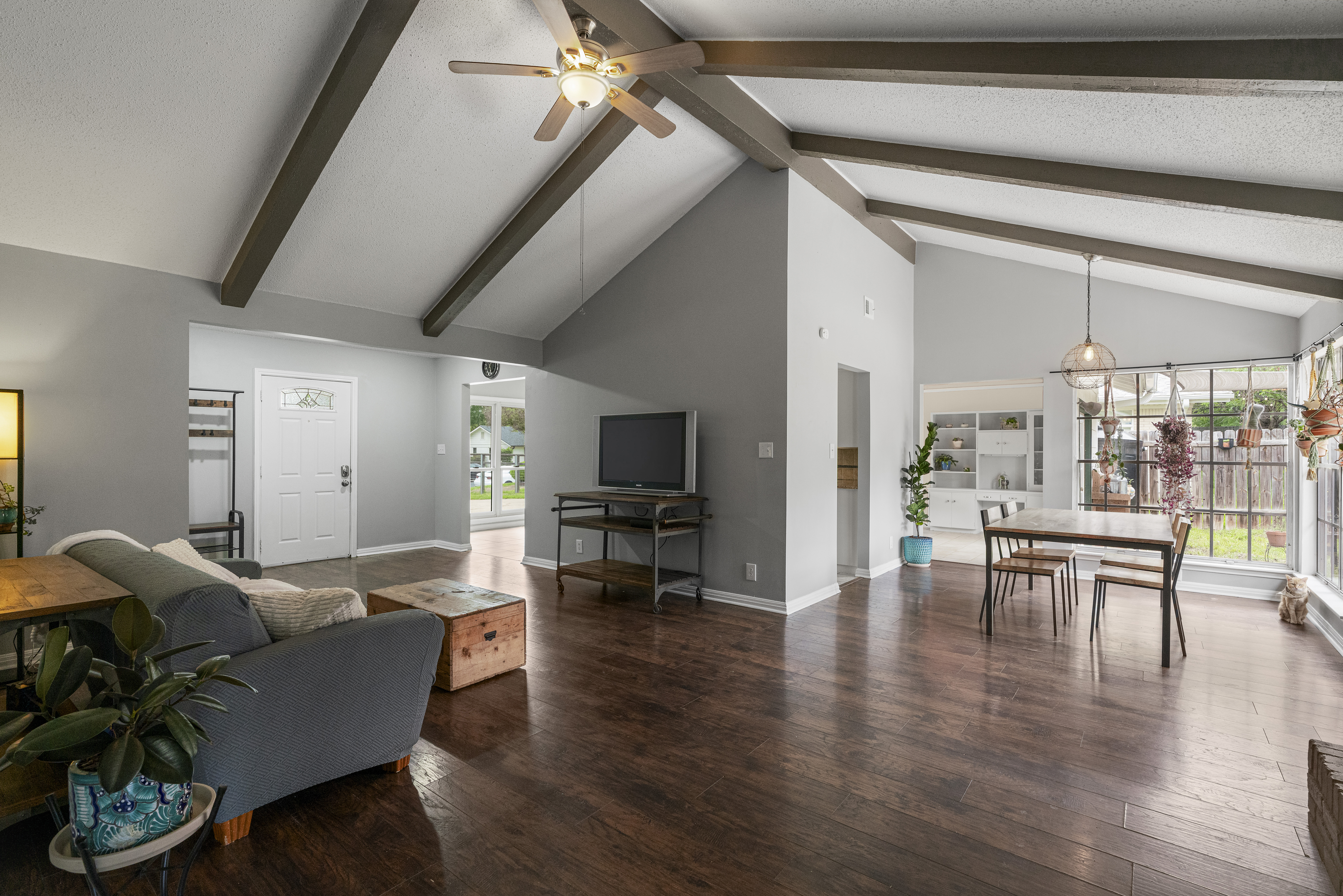 One of 7303 Geneva Dr's Living Rooms