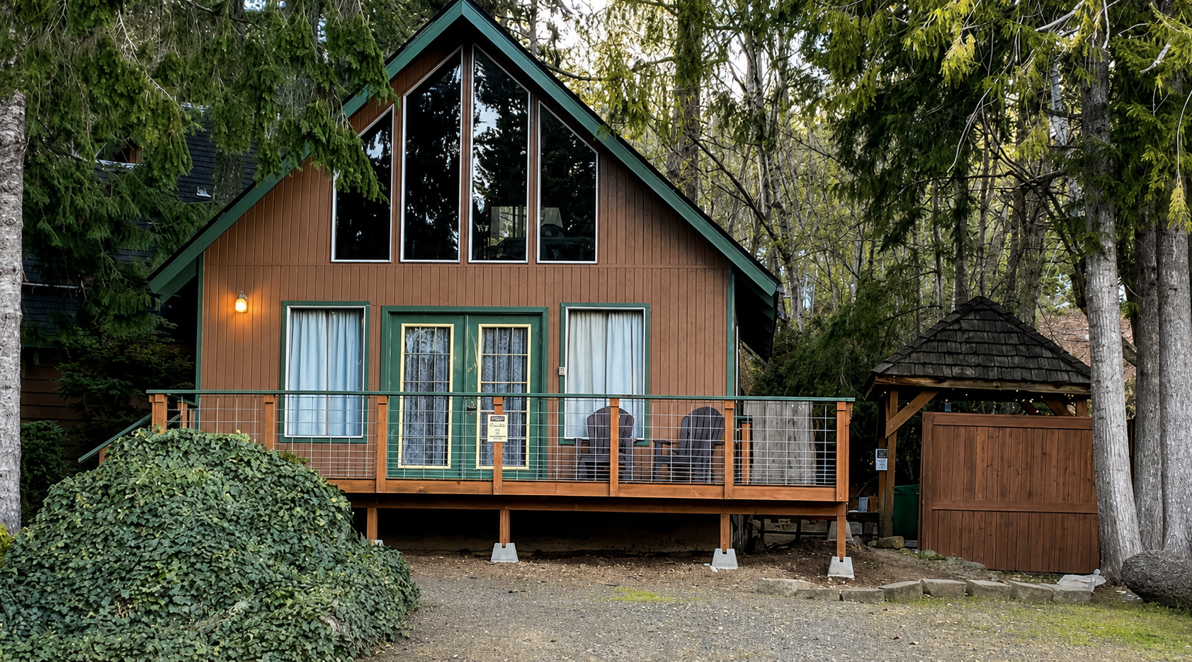 A freestanding cabin at Robin Hood