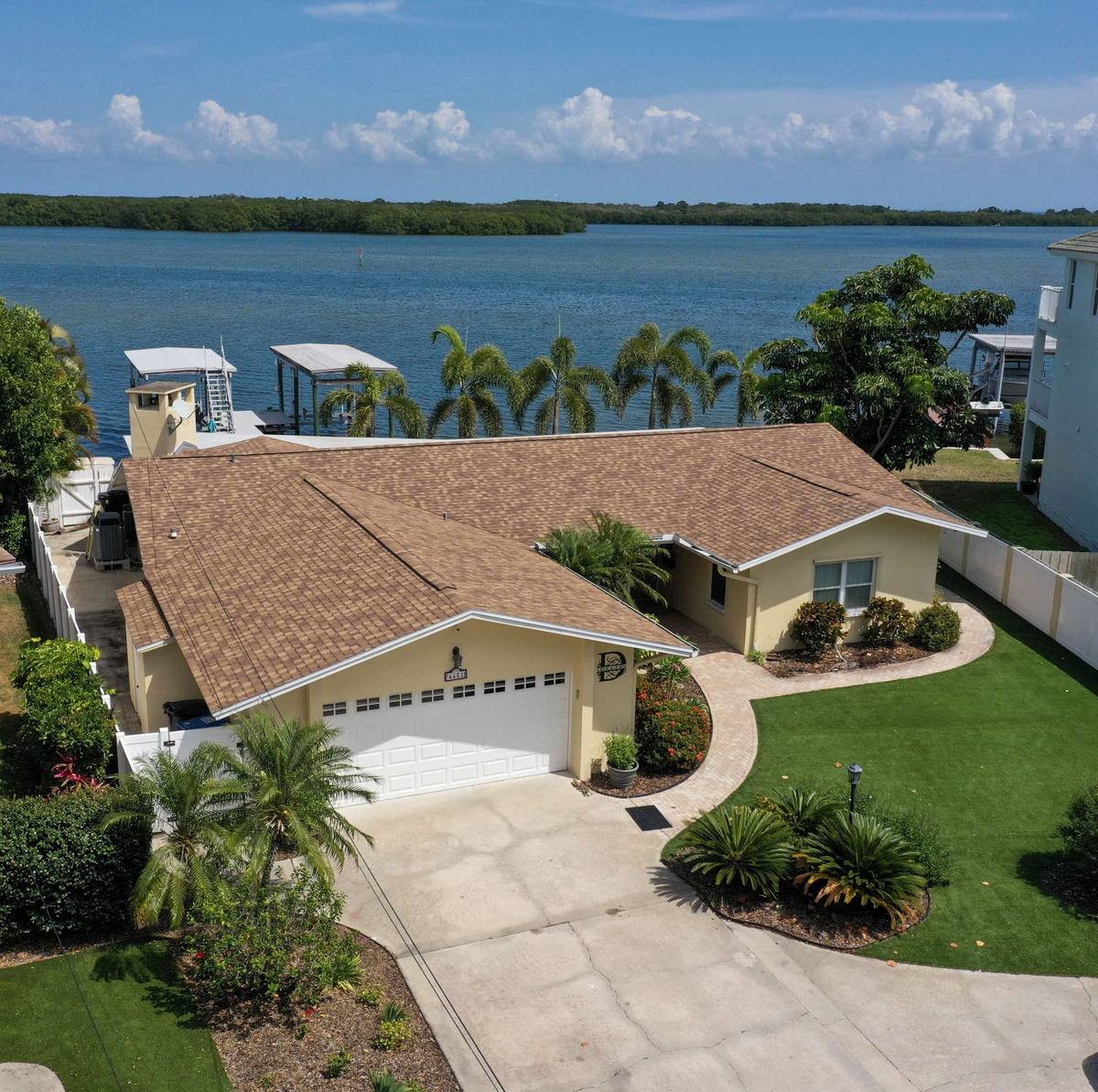 Shingle roof in Florida