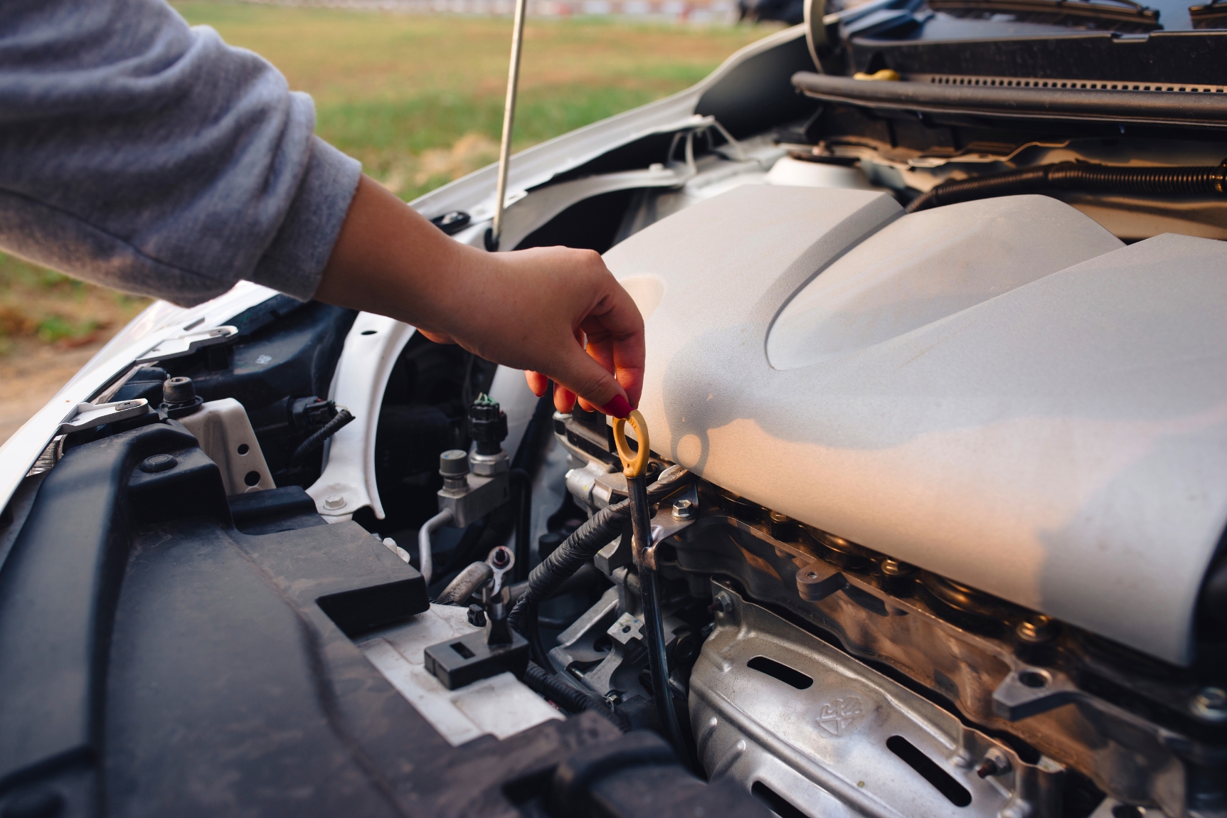 Why Your Car AC Stops Cooling in Traffic