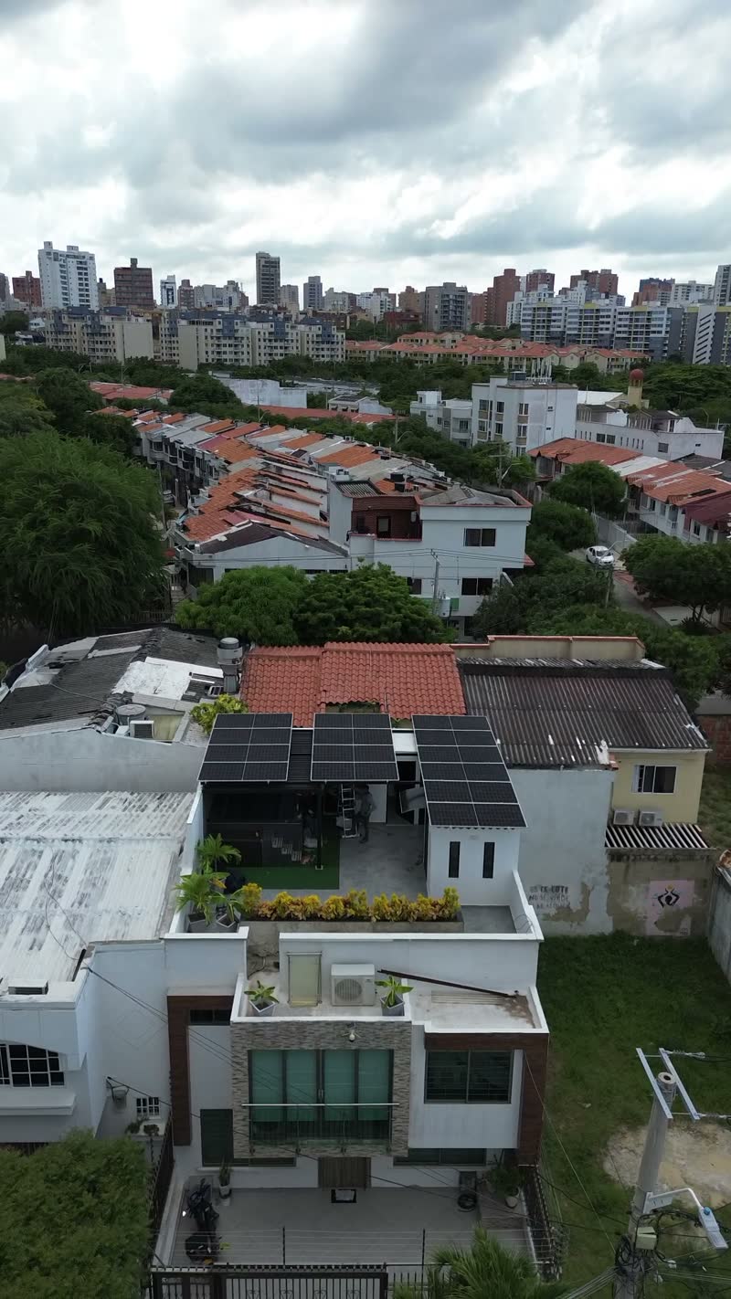 Casa con paneles solares en Barranquilla