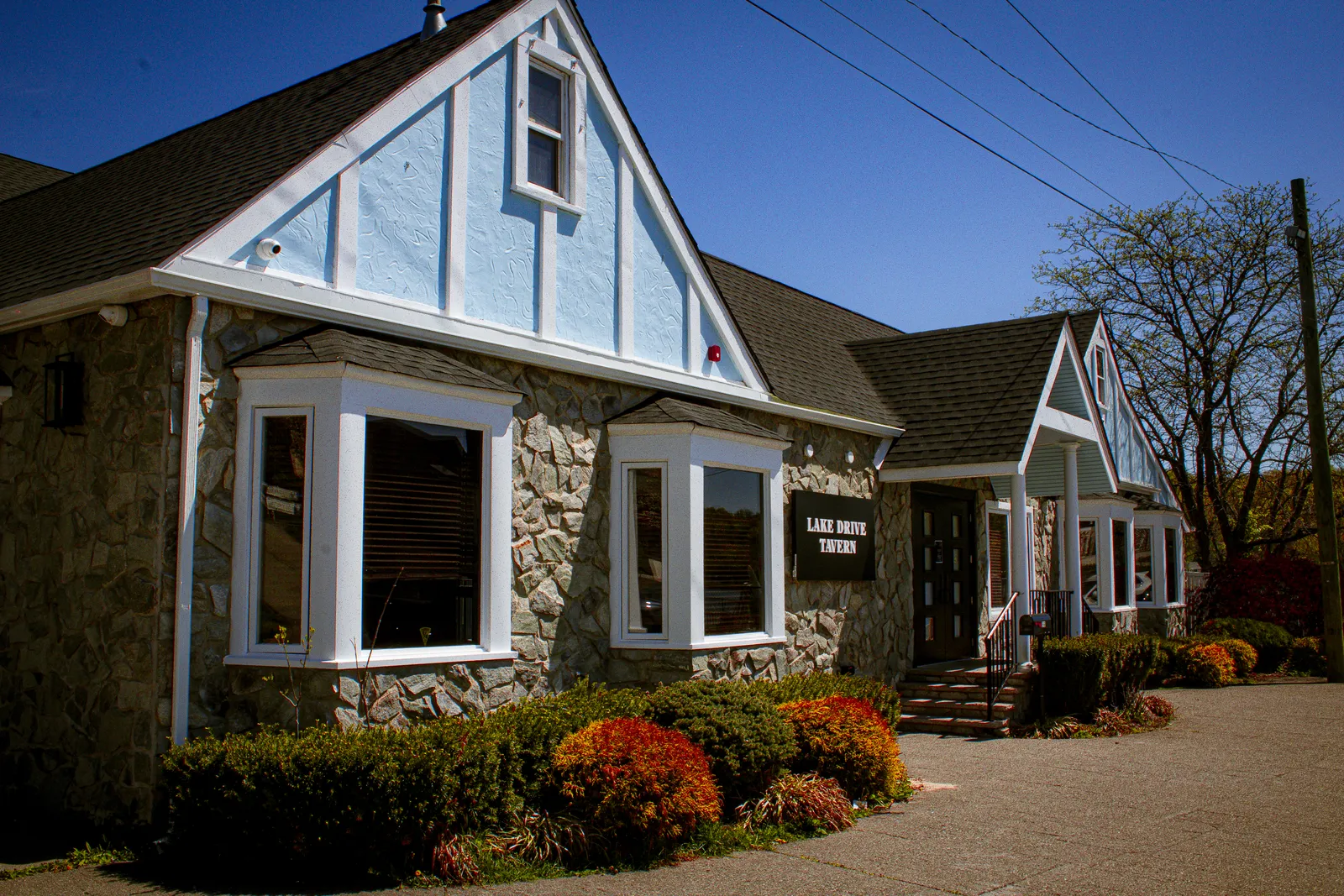 Lake Drive Tavern building exterior