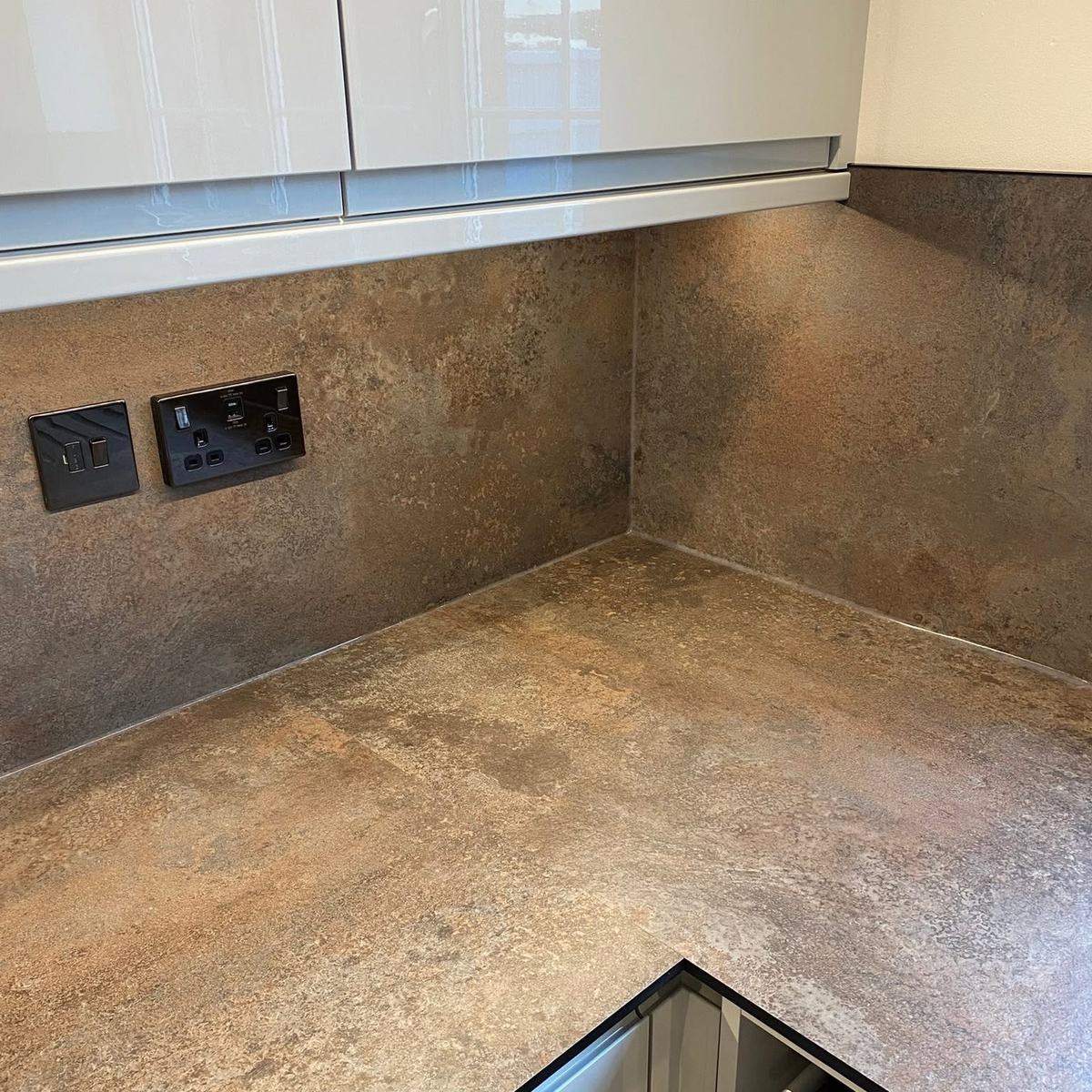 Stone effect worktop with matching upstand splashback