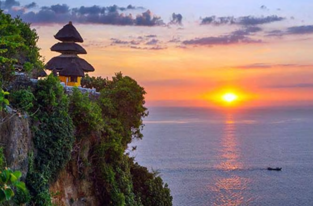 Uluwatu Temple sunset Bali