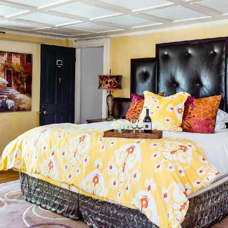 CRVInn Autumn Glow Room